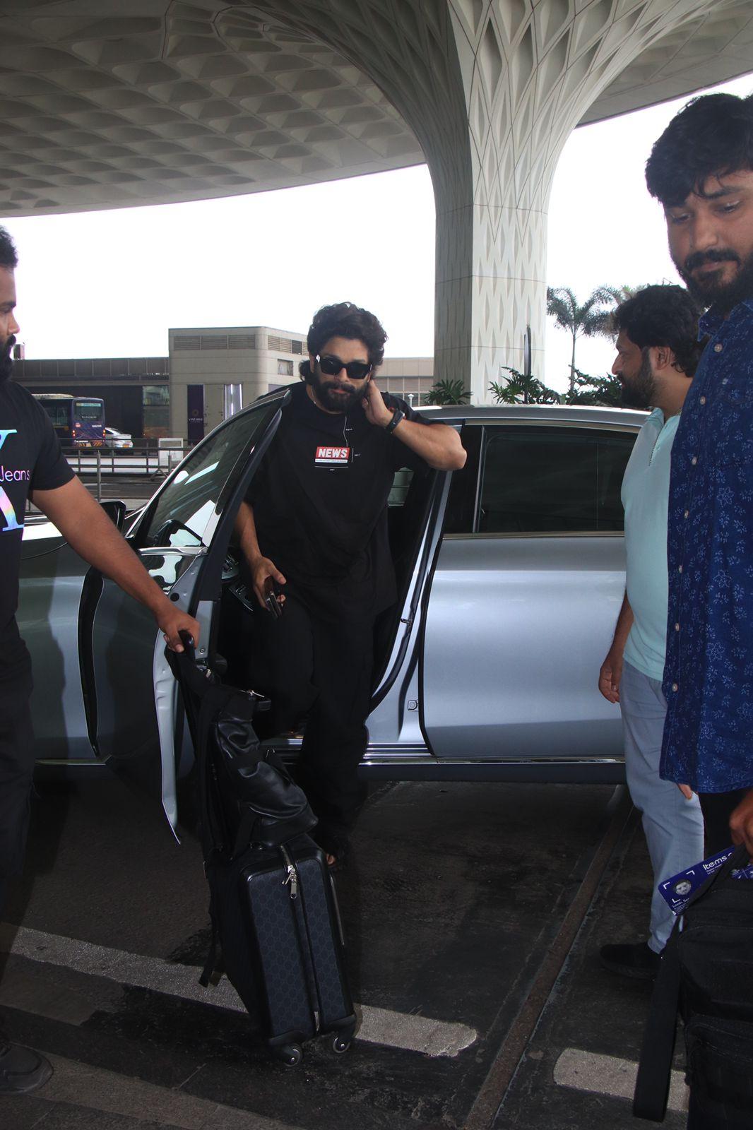 Allu Arjun, everyone's favourite star was spotted at the Mumbai airport